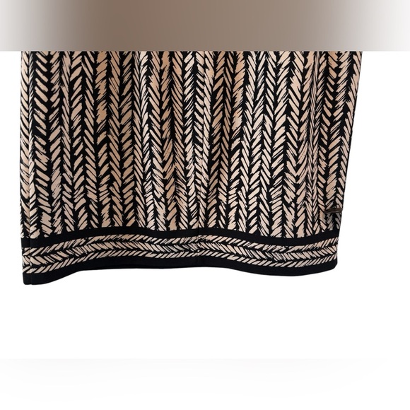 London Times Black and Tan Sheath Dress with Cap Sleeves - Picture 3 of 6